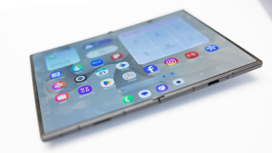 Suasana perilisan Samsung Galaxy Z Fold 8 di London, Inggris. dok: Chris Ratcliffe/Bloomberg
