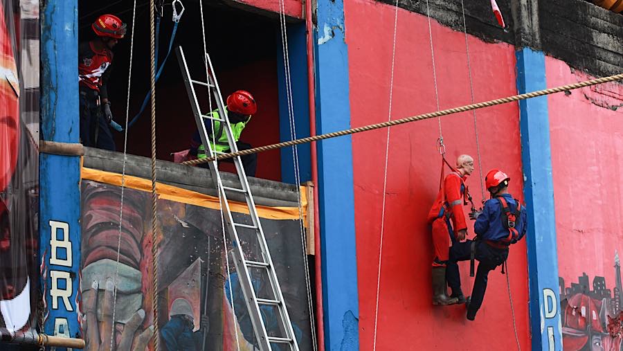 Peserta dituntut mampu menggunakan peralatan secara tepat dan menjaga keselamatan diri maupun korban (Bloomberg Technoz/Andrean Kristianto)