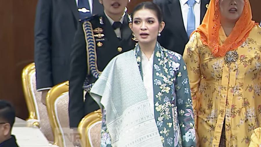 Istri Gibran Rakabuming, Selvy, di Sidang Tahunan MPR RI. (Sumber: tangkapan layar DPR RI)