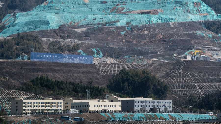 Tambang litium Jianxiawo milik CATL di Yichun, Provinsi Jiangxi, pada Maret 2025. (Gilles Sabrie/Bloomberg)