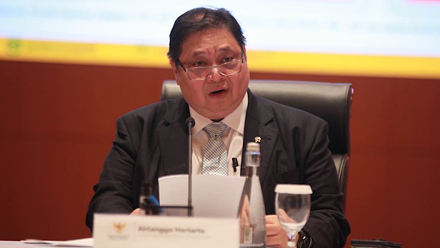 Menko Perekonomian Airlangga Hartarto saat konferensi pers Nota Keuangan dan RAPBN 2027 di Jakarta, Jumat (14/8/2026). (Bloomberg Technoz/Andrean K)