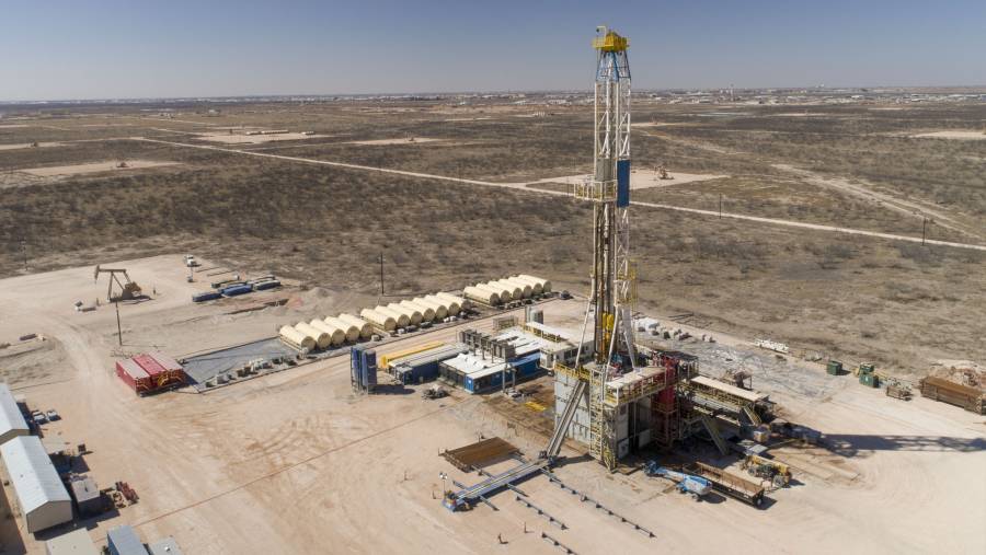 Sumur minyak milik Chevron Corp di Cekungan Permian, Midland, Texas, pada tahun 2018. (Daniel Acker/Bloomberg)