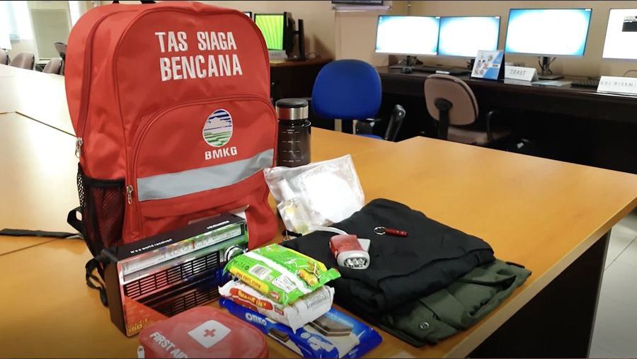 Tas Siaga Bencana (Sumber: Youtube Info BMKG)	
