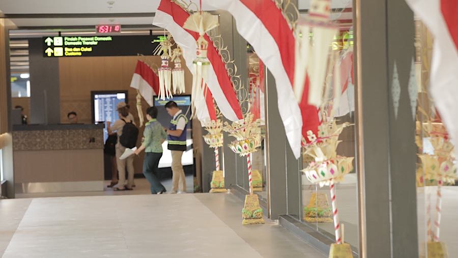 Suasana jembatan penghubung transfer Terminal Internasional-Domestik di Bandara Internasional I Gusti Ngurah Rai Bali. (dok. Angkasa Pura)