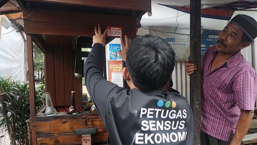 Desil merupakan pengelompokan tingkat kesejahteraan keluarga mulai dari desil 1 yang paling tidak mampu sampai dengan desil 10 yang paling sejahtera.