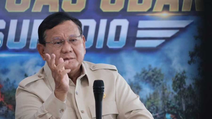 Presiden Prabowo bersama pihak-pihak yang bertugas dalam penanganan kebakaran hutan dan lahan di Kalimantan (Dok. Tim Media Presiden)