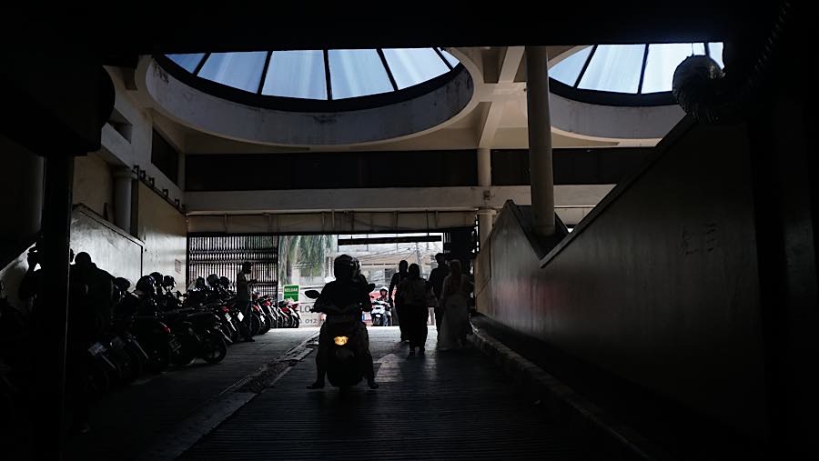 Gubernur DKI Jakarta Pramono Anung membantah isu tarif parkir di Jakarta yang disebut bisa mencapai Rp 60 ribu per jam. (Bloomberg Technoz/Andrean K)