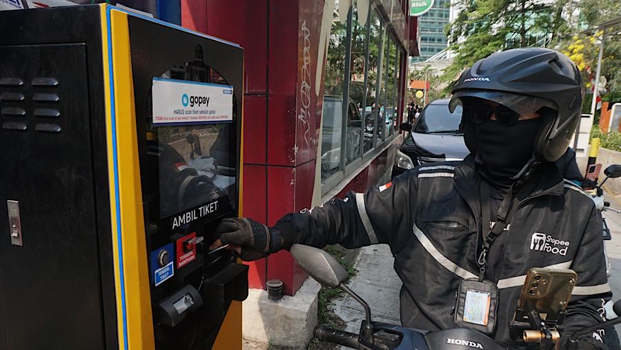 Saat ini Pemprov DKI memang tengah mempertimbangkan kebijakan terkait parkir sebagai bagian dari upaya mengatur penggunaan kendaraan di Jakarta.