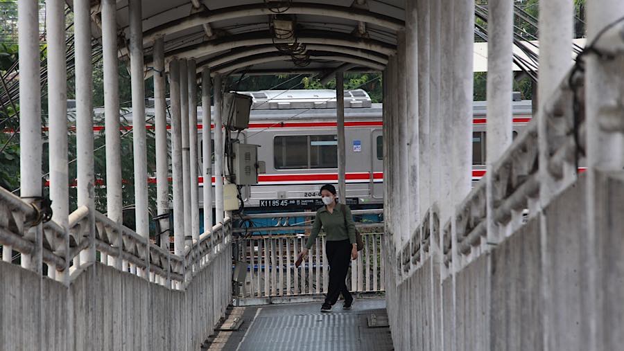 Fasilitas ini ditujukan untuk memudahkan pergerakan penumpang saat berpindah dari satu moda ke moda lainnya. (Bloomberg Technoz/Andrean Kristianto)