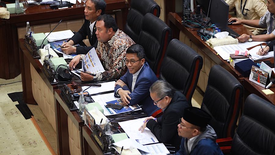 Ketua Komisi XI DPR Mukhamad Misbakhun saat memimpin uji kelayakan dan kepatutan di DPR, Rabu (26/8/2026). (Bloomberg Technoz/Andrean Kristianto)