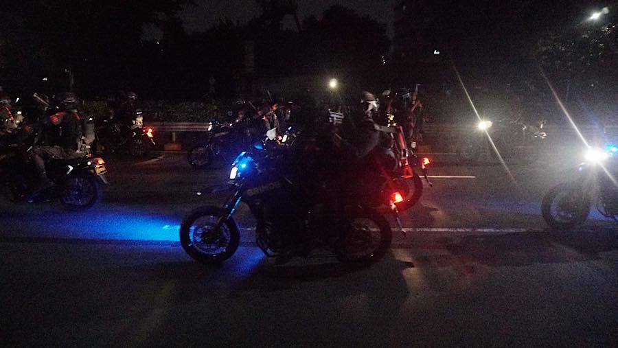 Polisin berjaga saat demo di depan Kompleks Parlemen, Jakarta, Rabu (26/8/2026). (Bloomberg Technoz/ Andrean Kristianto)