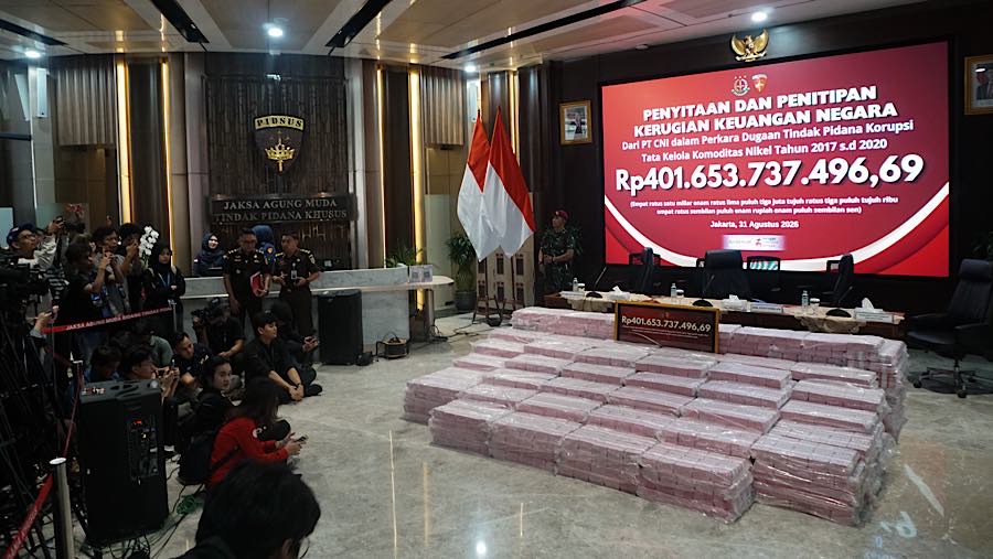 Penyitaan dilakukan sebab PT CNI diduga melakukan ekspor nikel secara ilegal sehingga mengakibat kerugian keuangan negara. (Bloomberg Technoz/Andrean)