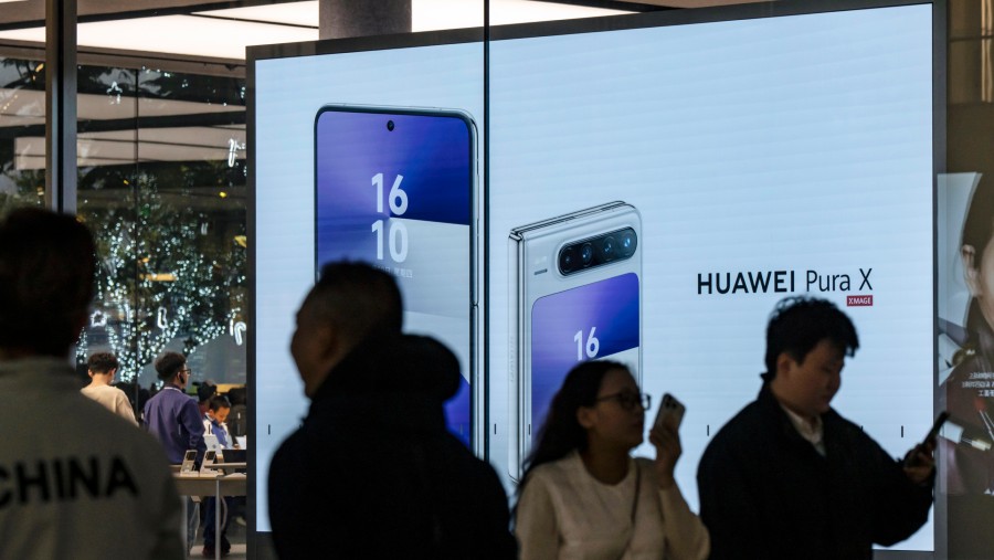Papan iklan Huawei. dok: Bloomberg