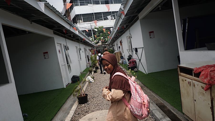 Warga beraktivitas di Hunian Senen, Jalan Kramat Raya, Senen, Jakarta, Selasa (2/9/2026). (Bloomberg Technoz/Andrean Kristianto)