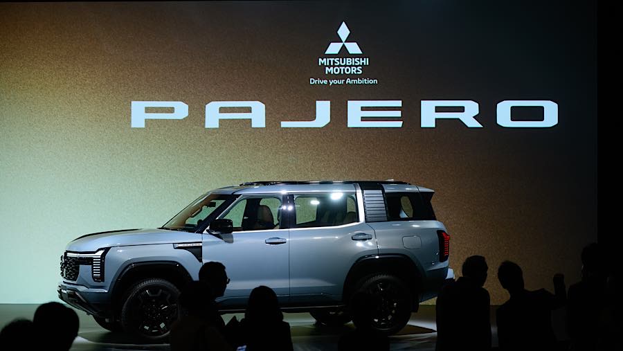 Mitsubishi Pajero dipamerkan selama acara peluncuran di Tokyo, Jepang, Rabu (2/9/2026). (Akio Kon/Bloomberg)