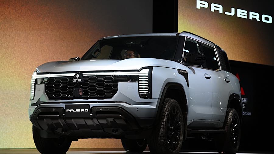 Mitsubishi Pajero dipamerkan selama acara peluncuran di Tokyo, Jepang, Rabu (2/9/2026). (Akio Kon/Bloomberg)