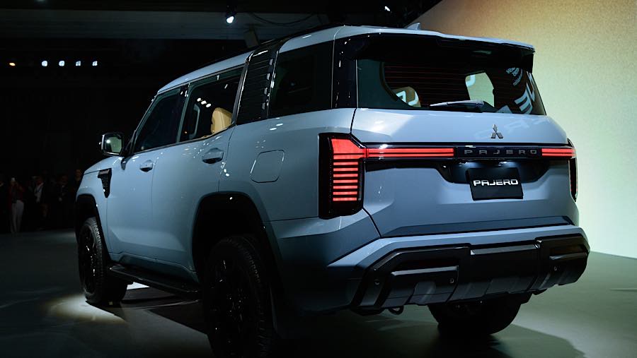 Mitsubishi Pajero dipamerkan selama acara peluncuran di Tokyo, Jepang, Rabu (2/9/2026). (Akio Kon/Bloomberg)