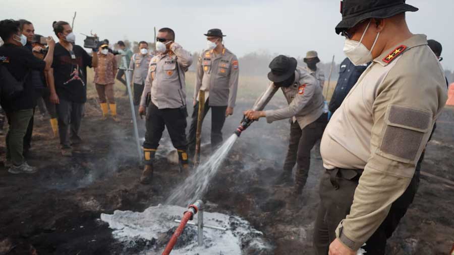 Polri bersama tim gabungan perkuat menangani karhutla di Kalimantan Selatan (Dok. Humas Polri)