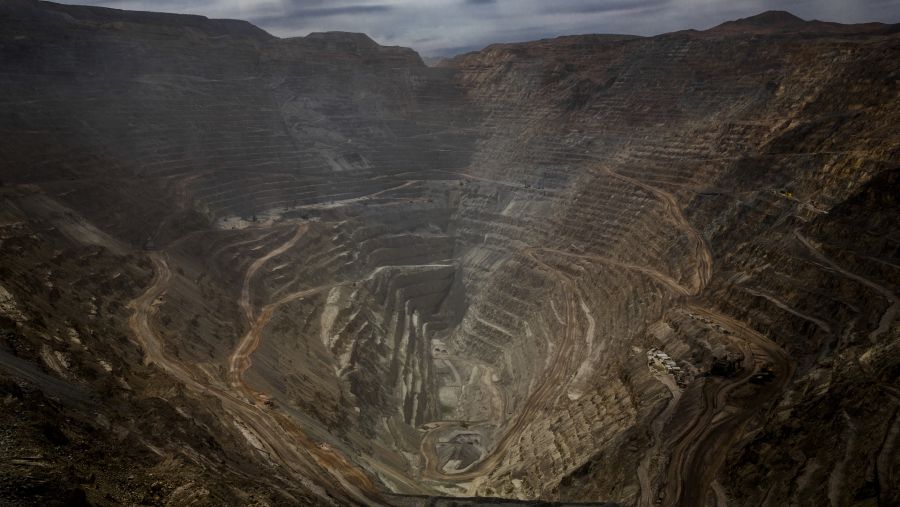 Tambang tembaga terbuka Codelco Chuquicamata di dekat Calama, Cile. (Cristobal Olivares/Bloomberg)