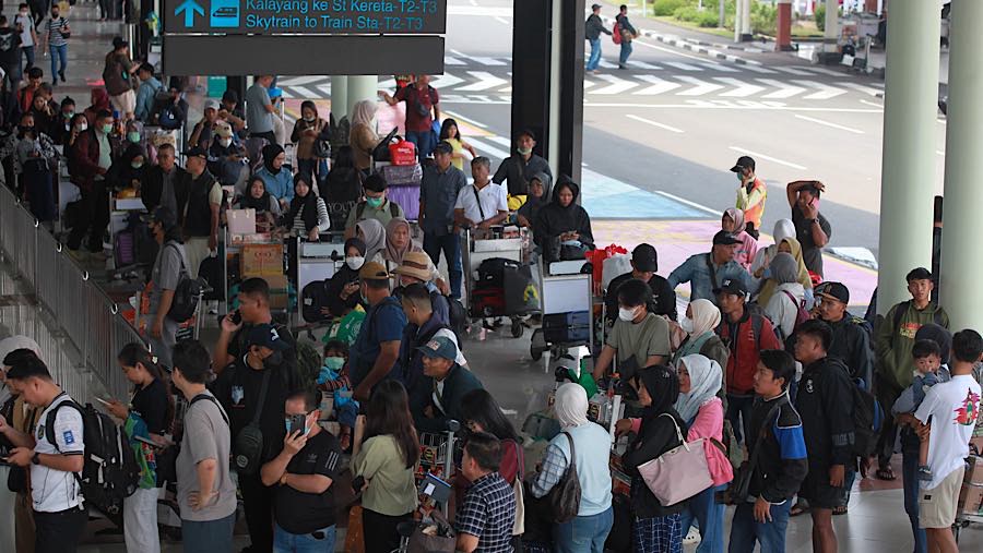 Suasana saat penutupan sementara Bandara Soekarno Hatta di Tangerang, Banten, Minggu (6/9/2026). (Bloomberg Technoz/Andrean Kristianto)