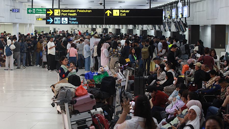 Suasana saat penutupan sementara Bandara Soekarno Hatta di Tangerang, Banten, Minggu (6/9/2026). (Bloomberg Technoz/Andrean Kristianto)