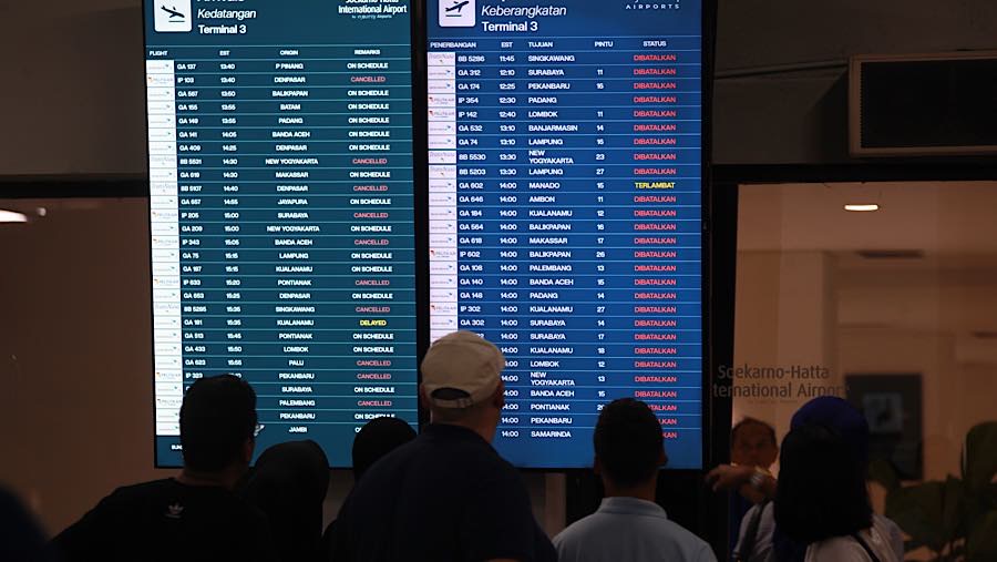 Suasana saat penutupan sementara Bandara Soekarno Hatta di Tangerang, Banten, Minggu (6/9/2026). (Bloomberg Technoz/Andrean Kristianto)