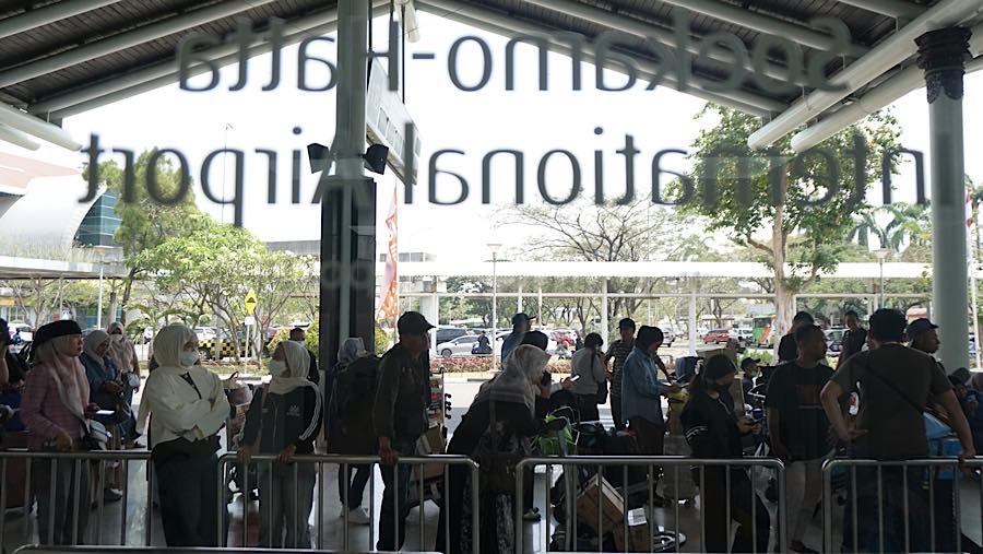 Suasana saat penutupan sementara Bandara Soekarno Hatta di Tangerang, Banten, Minggu (6/9/2026). (Bloomberg Technoz/Andrean Kristianto)