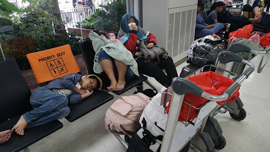 Suasana saat penutupan sementara Bandara Soekarno Hatta di Tangerang, Banten, Minggu (6/9/2026). (Bloomberg Technoz/Andrean Kristianto)