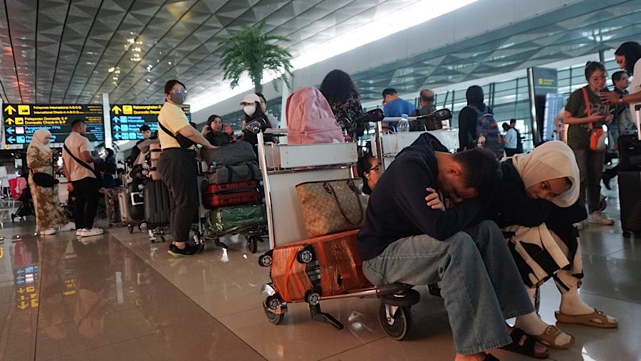 Suasana saat penutupan sementara Bandara Soekarno Hatta di Tangerang, Banten, Minggu (6/9/2026). (Bloomberg Technoz/Andrean Kristianto)