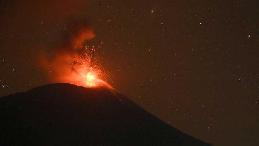 Gunung Ile Lewotolok (Dok. ESDM)