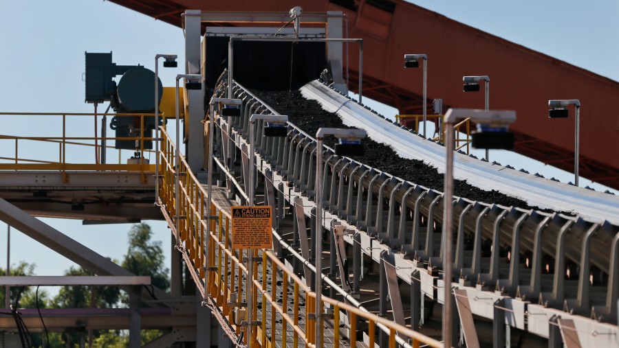 Sebuah sistem konveyor yang digunakan untuk mengangkut batu bara berada di fasilitas Impala Terminals Burnside LLC di Darrow, Louisiana, AS./Bloomberg