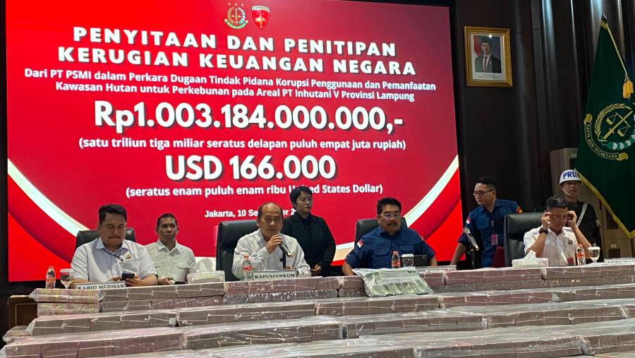 Konferensi pers Kejagung, Kamis (10/09/2026). (Bloomberg Technoz/Dovana Hasiana)