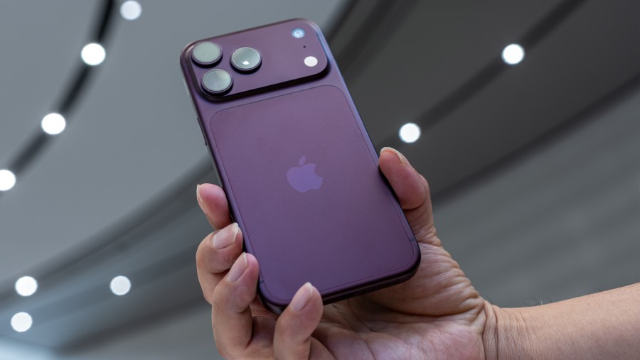 Apple merilis iPhone 18 Pro di September 2026, seri 18 base model baru akan rilis tahun depan. dok: Bloomberg