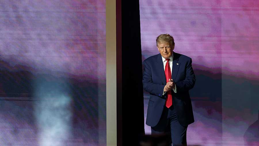 Trump Menolak Peringatan Bahwa AI Dapat Menyebabkan Kepunahan Manusia (Bloomberg)