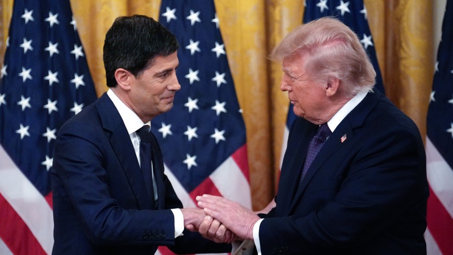 Donald Trump dan Kevin Warsh. dok:Bloomberg
