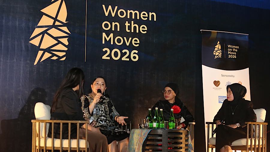 Direktur Keuangan dan Manajemen Risiko Antam, Arini Kasmira saat berbicara dalam Intimate Dinner Women on The Move 2026 di Lombok, Sabtu (12/9/2026).