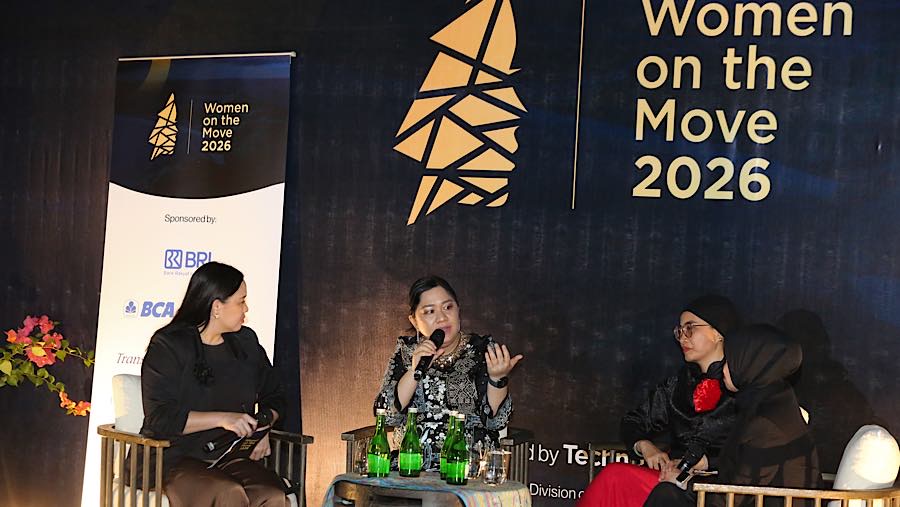 Dalam diskusi, Arini menceritakan perjalanan kariernya yang bermula dari industri manufaktur sebelum mengambil tantangan baru di sektor pertambangan.