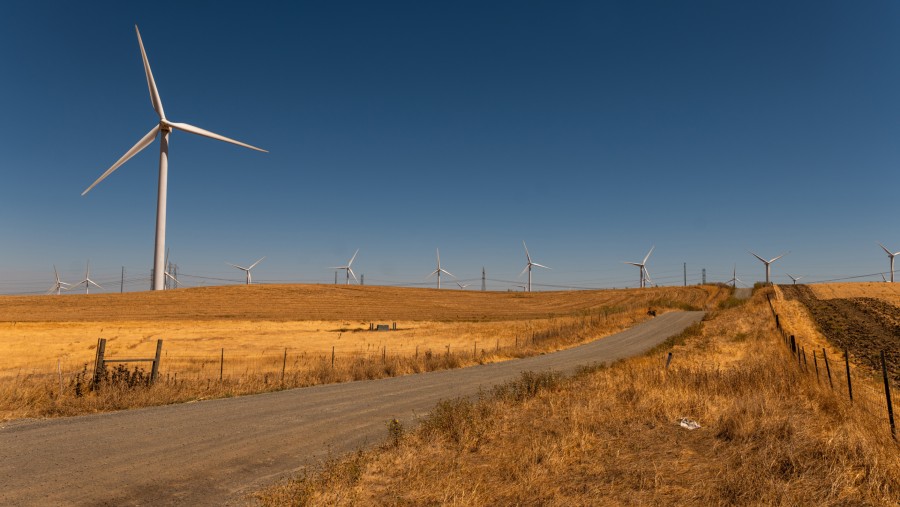 Sebuah turbin angin di Rio Vista, California, AS./Bloomberg-David Paul Morris