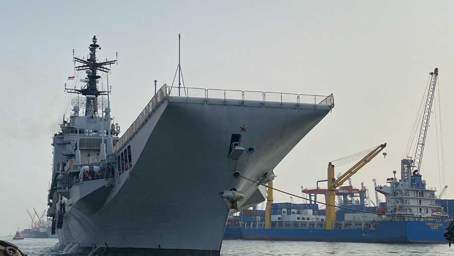 Kapal Perang Giuseppe Garibaldi Tiba di Jakarta. (Bloomberg Technoz/Dovana Hasiana)