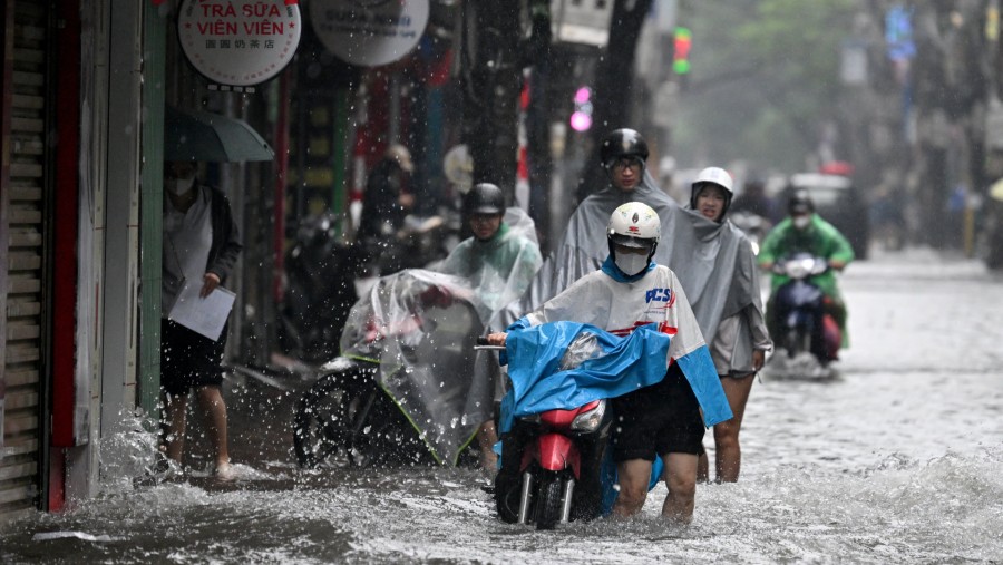 Hujan deras di Vietnam. (Sumber: Bloomberg)