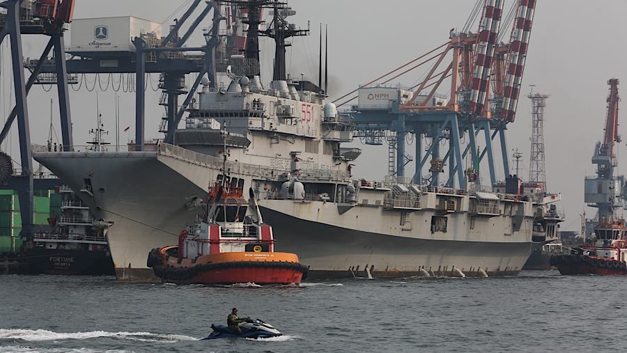 Kapal perang legendaris berjenis through-deck aviation cruiser ini bertolak dari Italia pada akhir Agustus 2026 (Bloomberg Technoz/Andrean Kristianto)