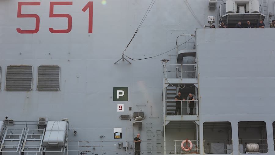 Kapal induk ITS Giuseppe Garibaldi-551 bersandar di Dermaga 107 Pelabuhan Tanjung Priok, Jumat (18/9/2026). (Bloomberg Technoz/Andrean Kristianto)