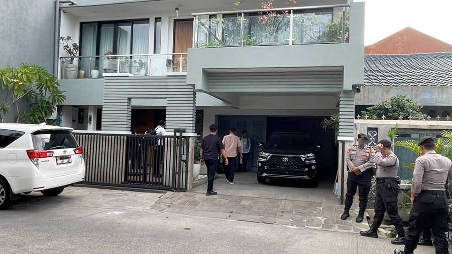 KPK Geledah Rumah Polisi di Korupsi Suap Bupati Bekasi. (Dok. KPK)