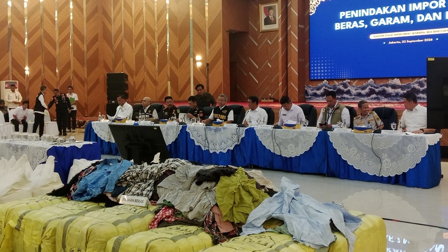 Penindakan impor ilegal Direktorat Jenderal Bea dan Cukai (DJBC) bersama Kementerian Pertanian, Selasa (22/9/2026) (Bloomberg Technoz/ Pramesti)