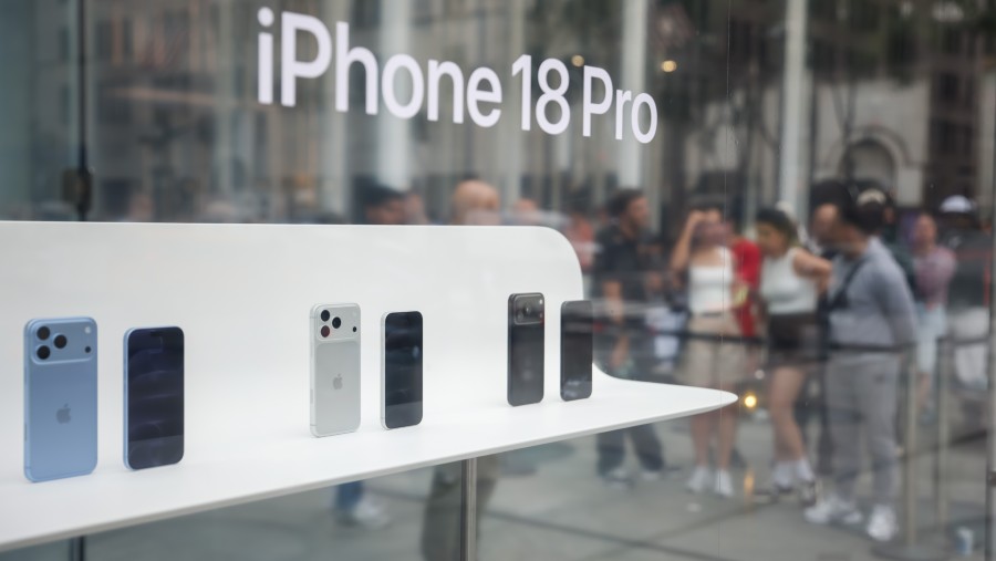 Warga New York padati toko resmi Apple untuk mengatre beli iPhone Duo dan iPhone 18 Pro. Michael Nagle/Bloomberg