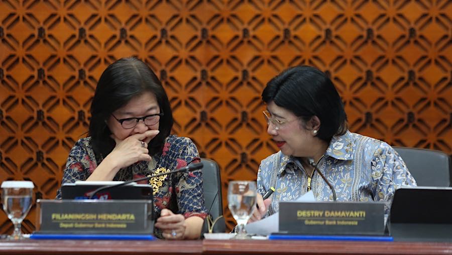 DG BI, Filianingsih Hendarta dan Gubernur BI, Destry Damayanti saat konferensi pers RDG di Bank Indonesia, Rabu (23/9/2026). (Bloomberg Technoz/Andre)
