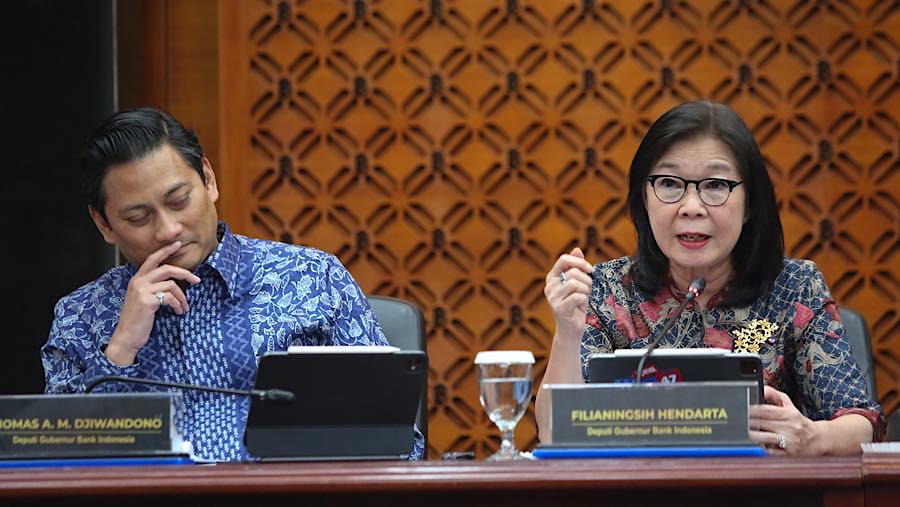 DG BI, Thomas A.M. Djiwandono dan Filianingsih Hendarta saat konferensi pers RDG di Gedung Bank Indonesia, Rabu (23/9/2026). (Bloomberg Technoz/Andre)