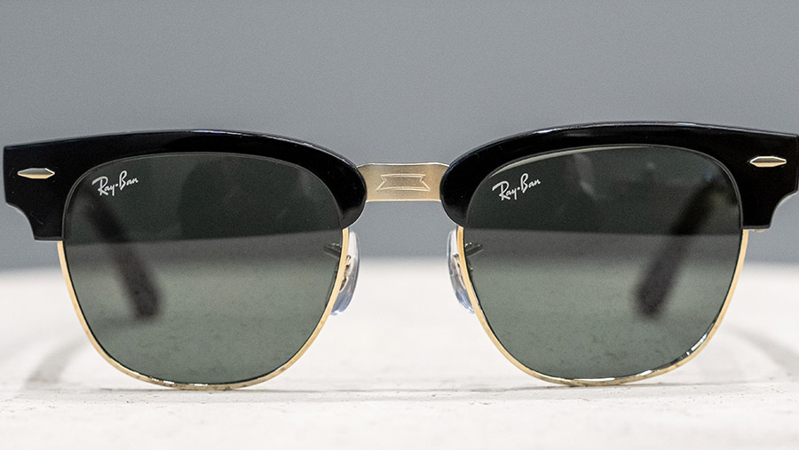 Meta Meluncurkan Ray-Ban Tanpa Kamera Seharga $349 dan Menghadirkan Fitur Muse ke Kacamata Tersebut (Bloomberg)