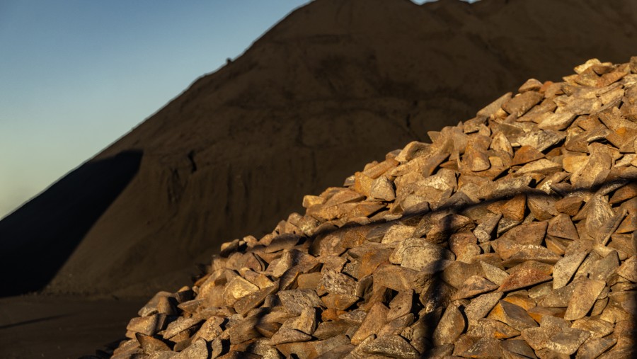 Tumpukan besi kasar (pig iron) yang siap untuk diekspor./Bloomberg-Dado Galdieri