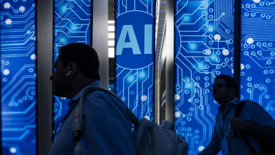 Ancaman mengintai di balik masifnya adopsi kecerdasan buatan atau artificial intelligence. (dok: Bloomberg)
